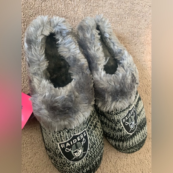 Woman’s Oakland Raider slippers - Picture 2 of 6